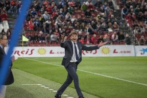 Joan Carrillo protestando en la banda.