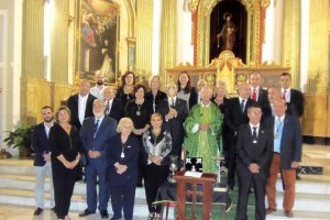 Nueva junta de gobierno de la Hermandad del Santo Sepulcro, Carlos Sánchez y Elita Abad, concejales y representantes de hermandades de la capital y C