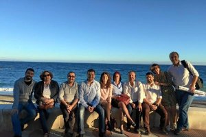 Antonio Maíllo se fotografío con sus compañeros de Izquierda Unida en su visita. M.A. Munuera.