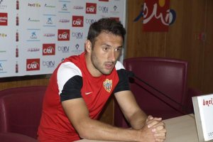 Eldin Hadzic en rueda de prensa.