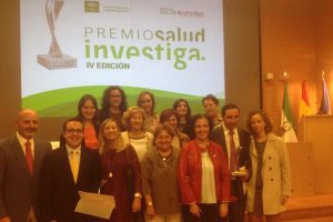 Manuel Rodríguez Maresca y Miguel Ángel Arrabal con familiares y parte del equipo médico almeriense.