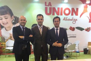 El alcalde de El Ejido en el stand de La Unión.
