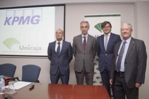 miguel Ferre, junto a los organizadores de la Jornada y el vicepresidente de Asempal