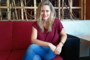 Lisi Linder es la actriz que encarna a la rusa Agneska en Mar de Plástico