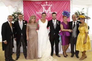 Los novios, Noelia Haz y Dani Valverde, sus respectivos padres, Guille, Manuel, Amparo y Antonio; María del Mar Felices y Manuel González.