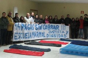 Trabajadores de la Escuela del Mármol de Fines durante un encierro de protesta meses atrás.