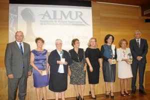 Las premiadas con responsables de Almur, Asempal y Cajamar