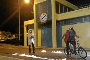 Dos actores recrearon escenas de la película.