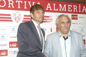 Joan Carrillo y el presidente Alfonso García.