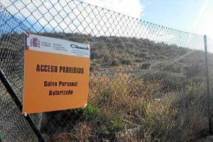 los terrenos contaminados no tienen acceso para los vecinos. 