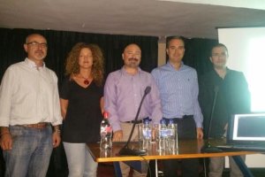 El subdirector con las autoridades