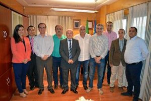 Foto de familia de la nueva junta directiva. 