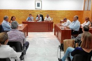 El presidente del PP, Gabriel Amat, durante la reunión celebrada en Benahadux.