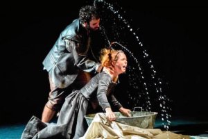 Un momento del montaje que llega esta noche al Teatro Apolo de Almería. 