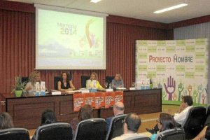 Presentación de la memoria de Proyecto Hombre en la UAL