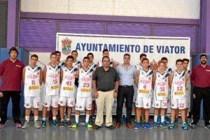 La plantilla de La Juaida al completo.