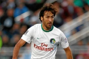 Raúl se pasará a los banquillos.