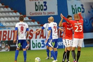 Los jugadores de Nátic celebran el gol de Xisco.