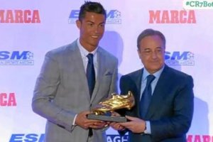 Cristiano ha recibido la Bota de Oro de manos de Florentino Pérez.
