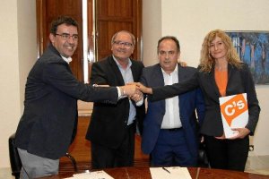 Acuerdo PSOE-Ciudadanos el pasado mes de junio.