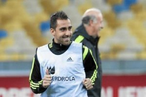 El delantero del Valencia anima a Diego Costa.