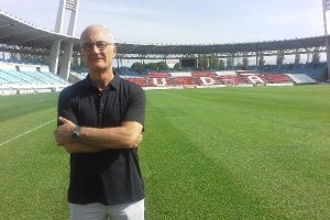 El doctor Ripoll, en el Estadio de los Juegos Mediterráneos.