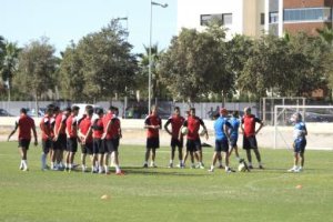 Miguel Rivera cuenta con pocos efectivos atrás.