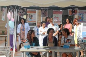 Firma del convenio suscrito en el Hospital de Poniente.