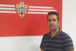Alberto Benito en la sede del Almería.