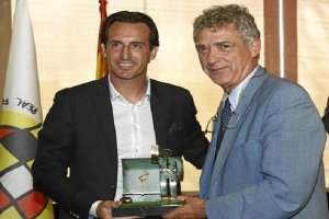 Unai Emery con Ángel María Villar.