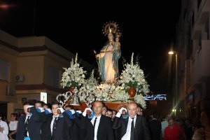 La Virgen del Rosario, Patrona de Roquetas y Alcaldesa Perpetua, en su solemne procesión.