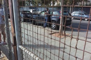 Alberto Benito no se separa del móvil.