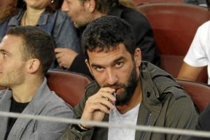 Arda se come los nervios en la grada.