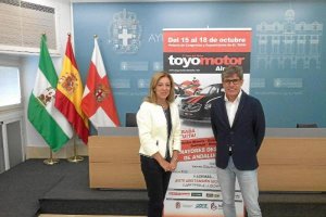 Lola de Haro y Juan Felipe Navarro en la presentación de la feria