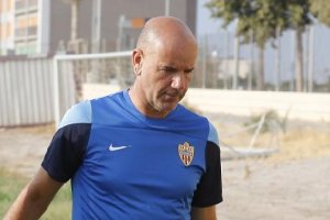 Miguel Rivera, entrenador del Almería B.