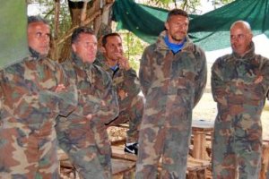 Los soldados rojiblancos en una guerra de mentira.