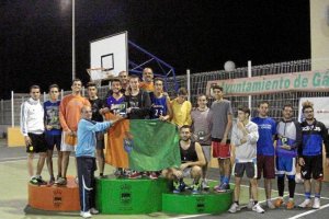 El podium del trofeo.
