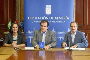  Sol Ruiz y Francisco Cortés, con Antonio J. Rodríguez.