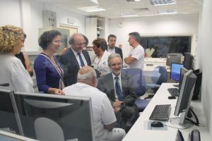 El consejero de Salud conoce el nuevo angiógrafo de Torrecárdenas.