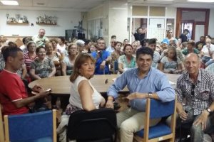 Los concejales de Ciudadanos con los vecinos de Pescadería.