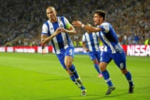 Maicon celebra el 2-1 definitivo.