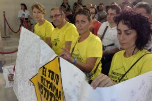 Miembros del AMPA y la Plataforma IES El Toyo Ya, en el pleno.