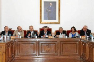 El subdelegado del Gobierno y alcaldes con el presidente de la CHS.