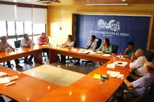 Momento de la reunión celebrada en el Ayuntamiento ejidense.