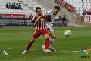 Una jugada del Albacete-Almería.
