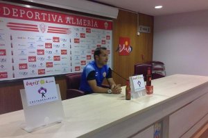Sergi Barjuan en rueda de prensa.