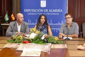 Antonio Ortiz, Carmen B. López y Raúl Mesa, en la presentación del Ecomercado. 