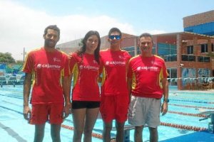 Carlos Tejada con el equipo nacional en Guayaquil.