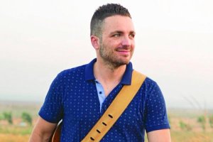 Álex García en una imagen promocional de su primer disco de estudio. (Foto: Priscila Hernández)