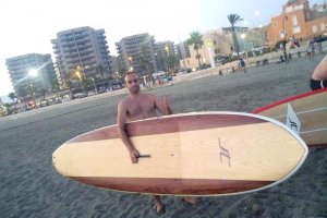 Juan Manuel Teodoro con un modelo de su creación